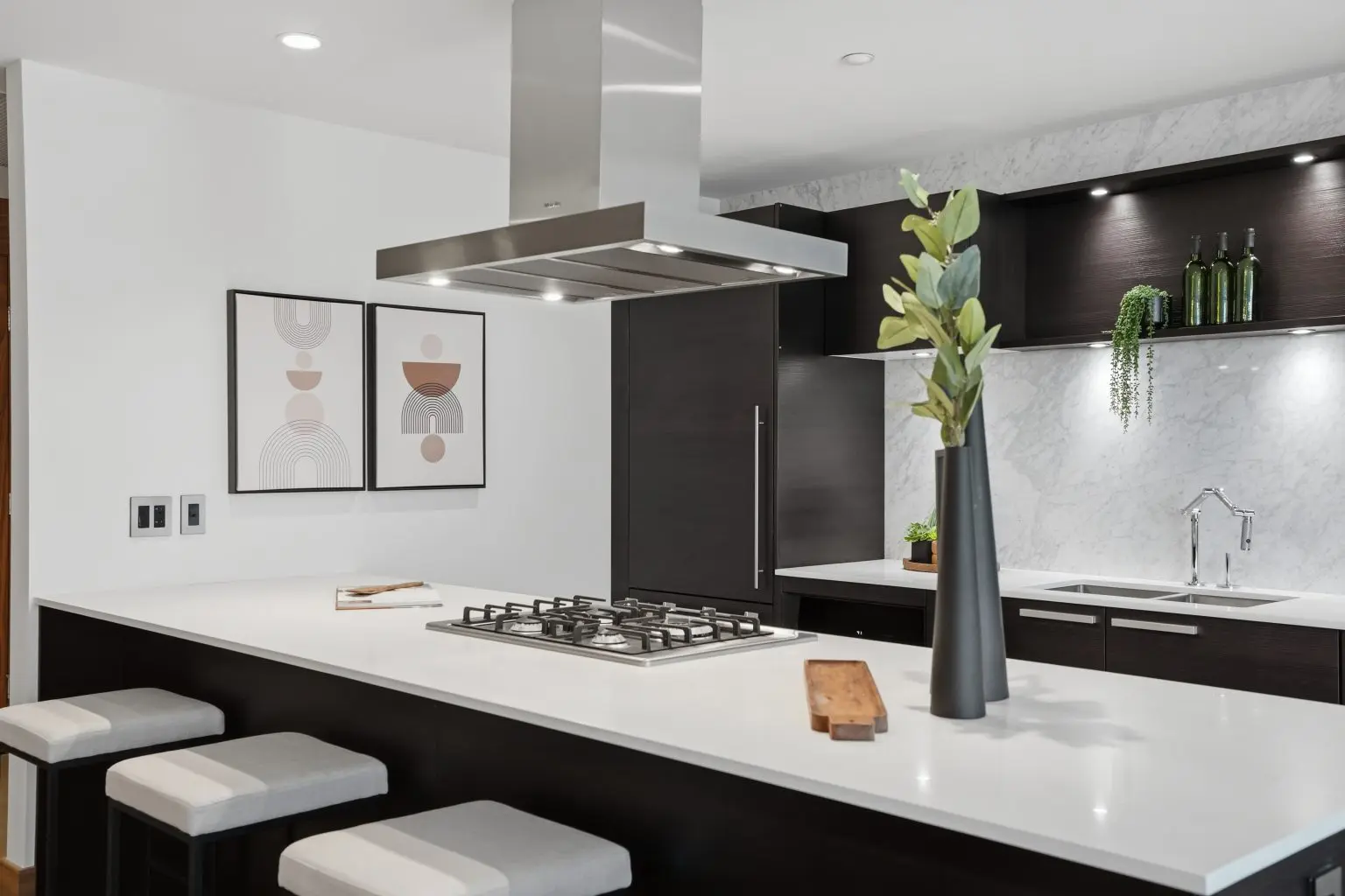 Vacation rental staging in Calgary with professionally styled kitchen island and dining area